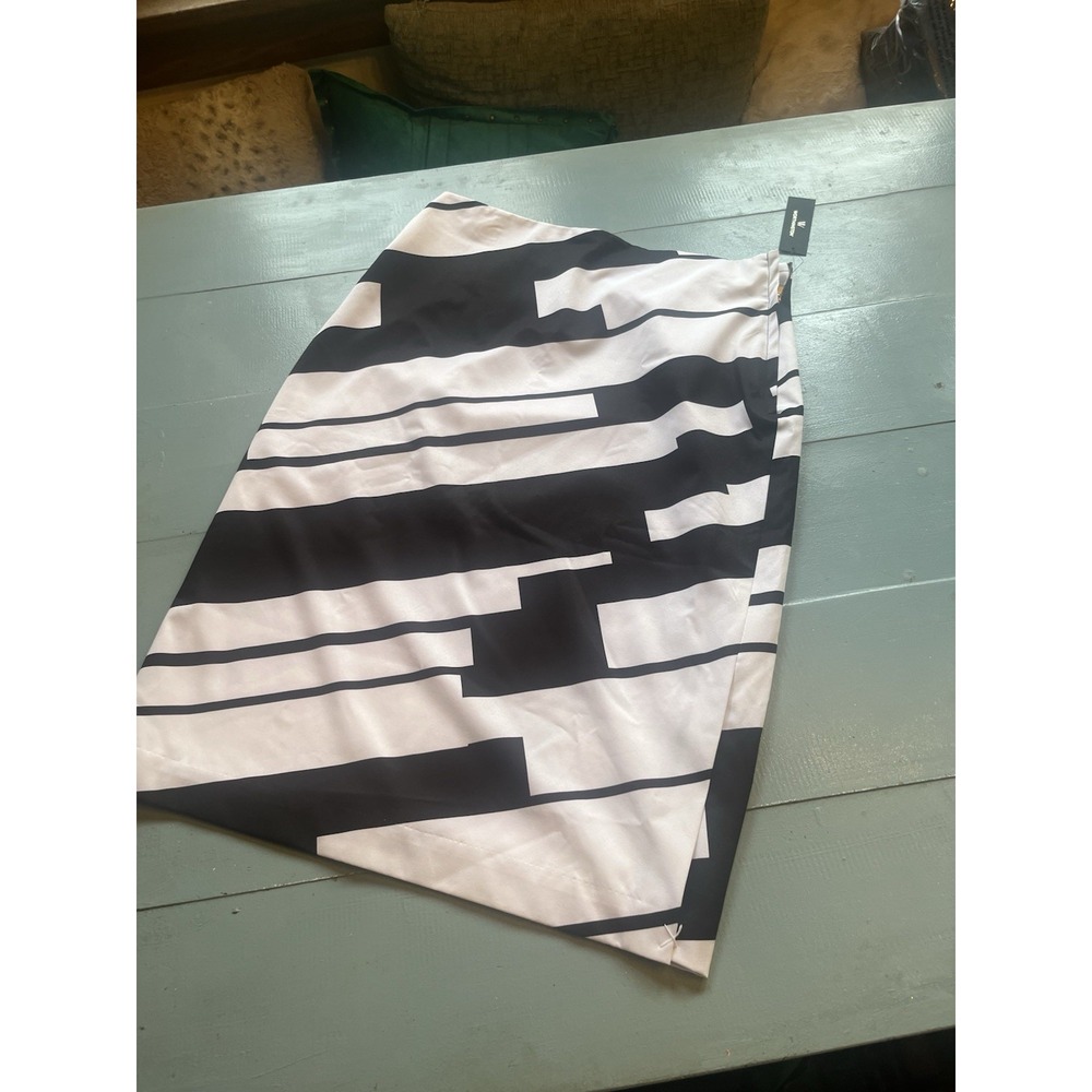 Minimalist Chic Geometric Midi Skirt Black White Graphic Print Size 14 NWT